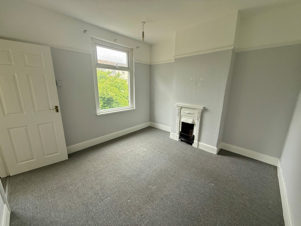 Lot: 146 - FREEHOLD PROPERTY ARRANGED AS TWO FLATS - Flat two bedroom